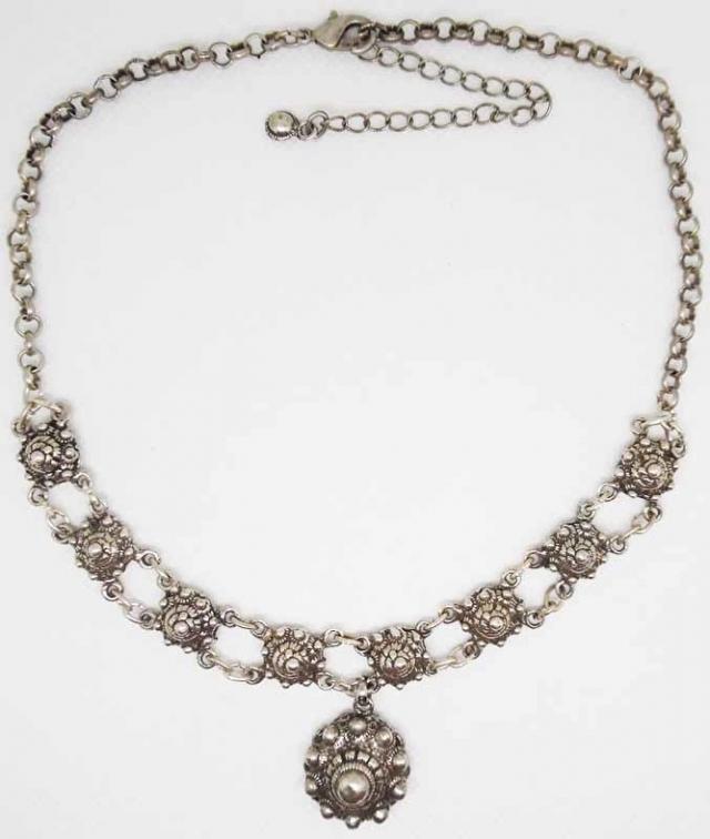 Zeeuwse knopen collier met bolle knoppen