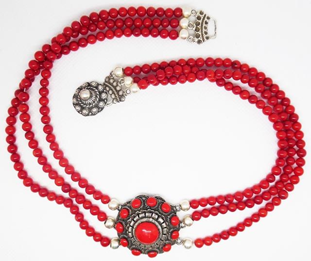 Collier Zeeuwse knop rode emaille en echt koraal 3-streng
