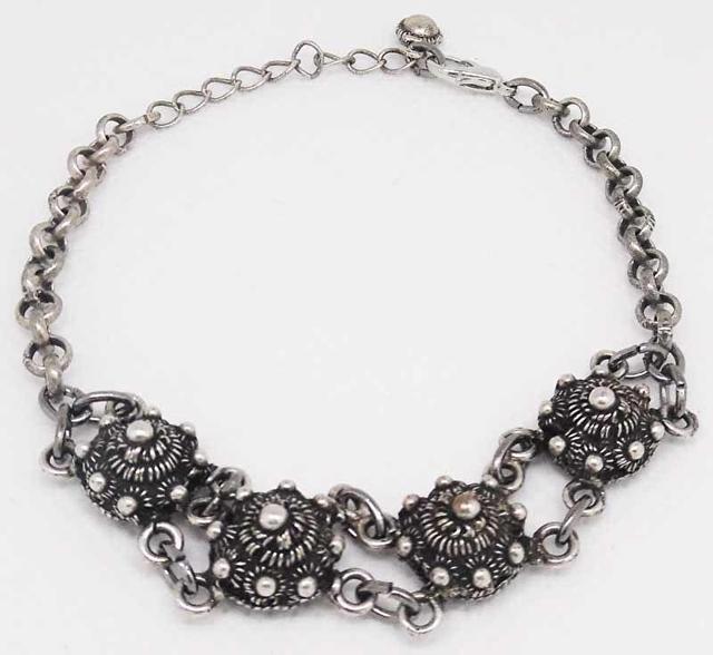 Zeeuwse knopjesarmband met 4 knopjes