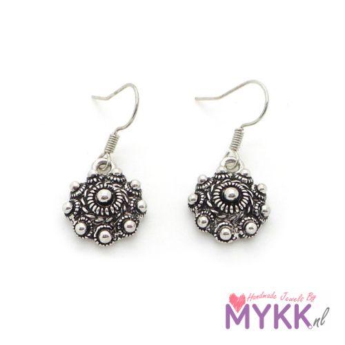RVS oorsteker met metalen Zeeuwse knop hanger