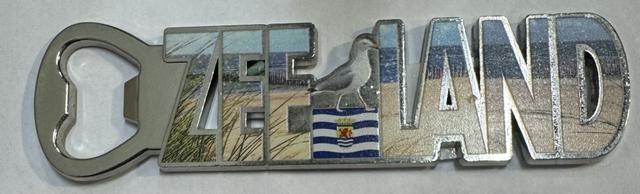 Magneet opener woord Zeeland met vlag en meeuw 
