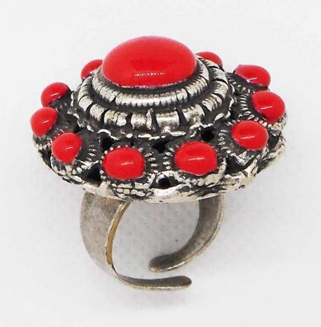 met rode emaille supergrote Zeeuwse bolle knop ring