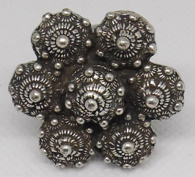 Grote Zeeuwse knop ring met 7 Zeeuwse knopjes
