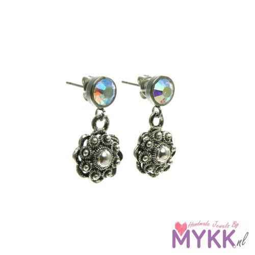 RVS oorsteker met steentje en metalen Zeeuwse knop hanger kristal