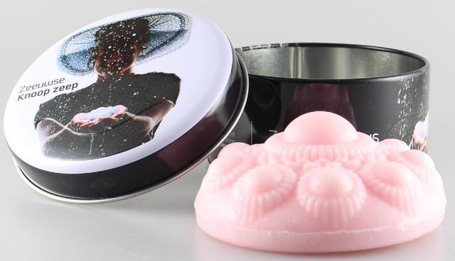 Zeeuwse Knoop Zeep met lint Babyrose